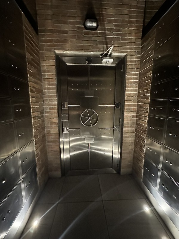 RM-16 and Vault Holiday Bookings Vault Door